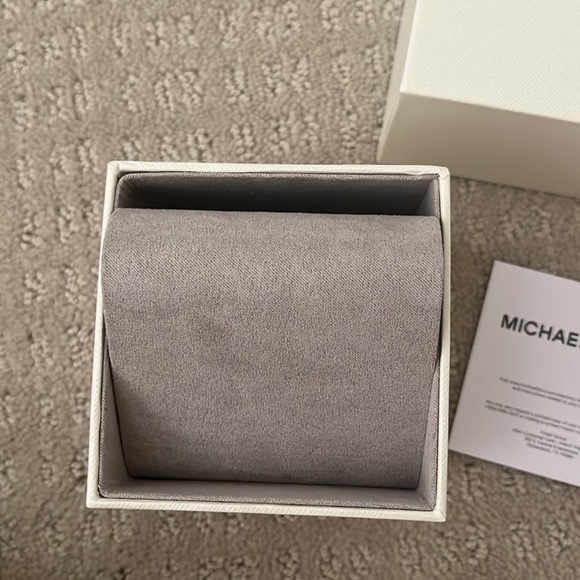 Michael kors watch box - Picture 3 of 6